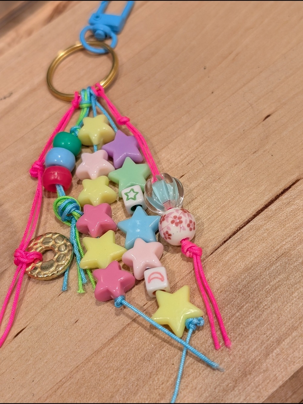 Colorful Star Bead Keychain - Picture 3 of 5
